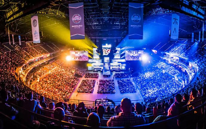 西的中场大 西的中场大